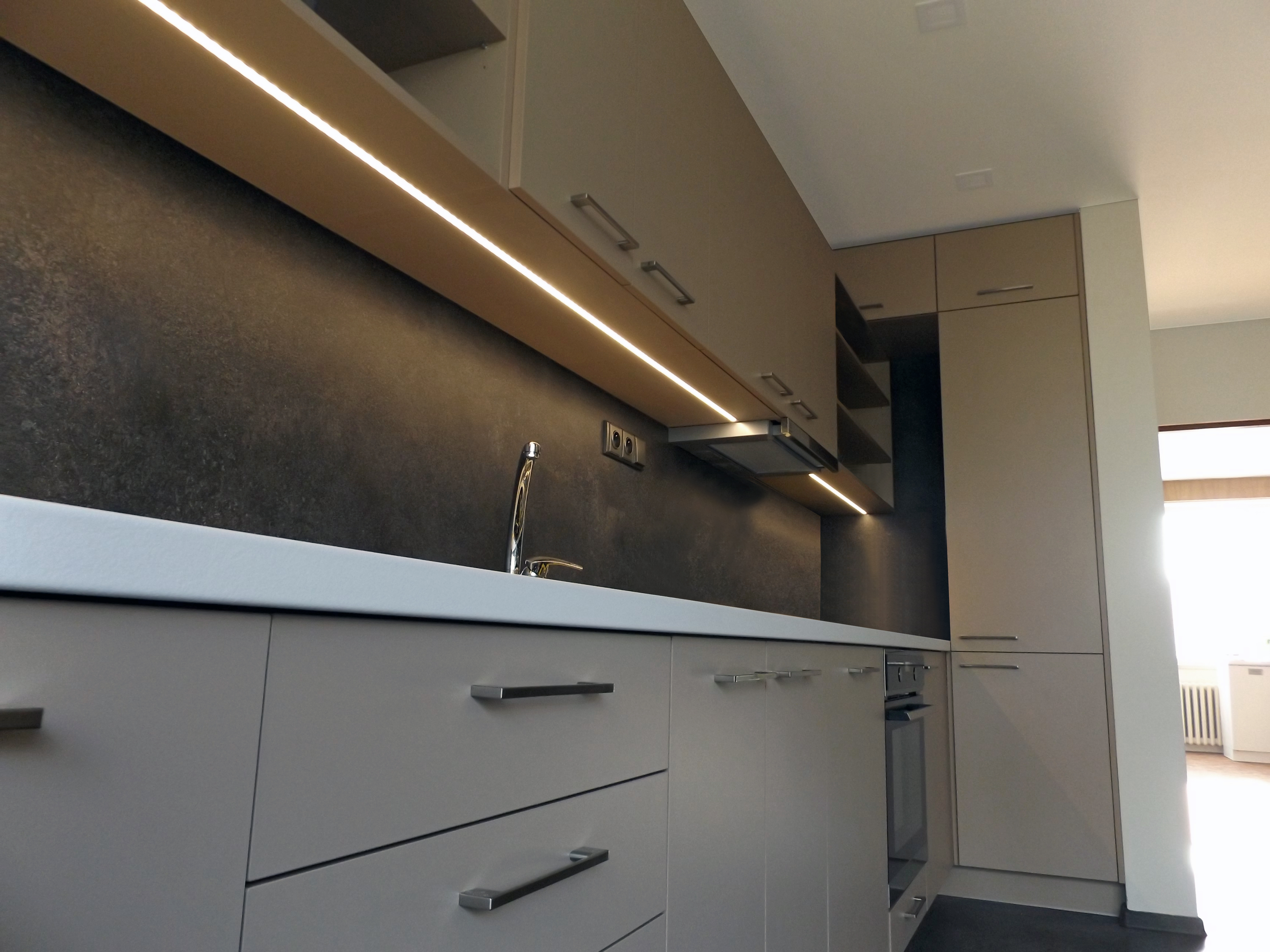 Kuchyňská linka granit / bílá / béžová