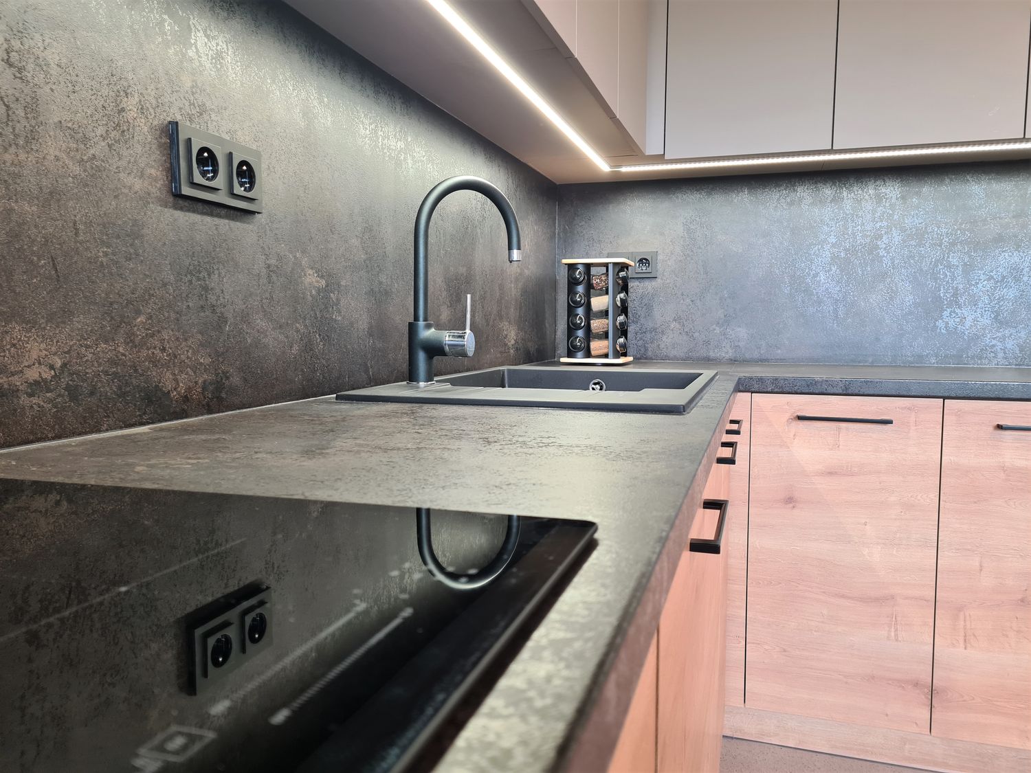 Rohová kuchyňská linka