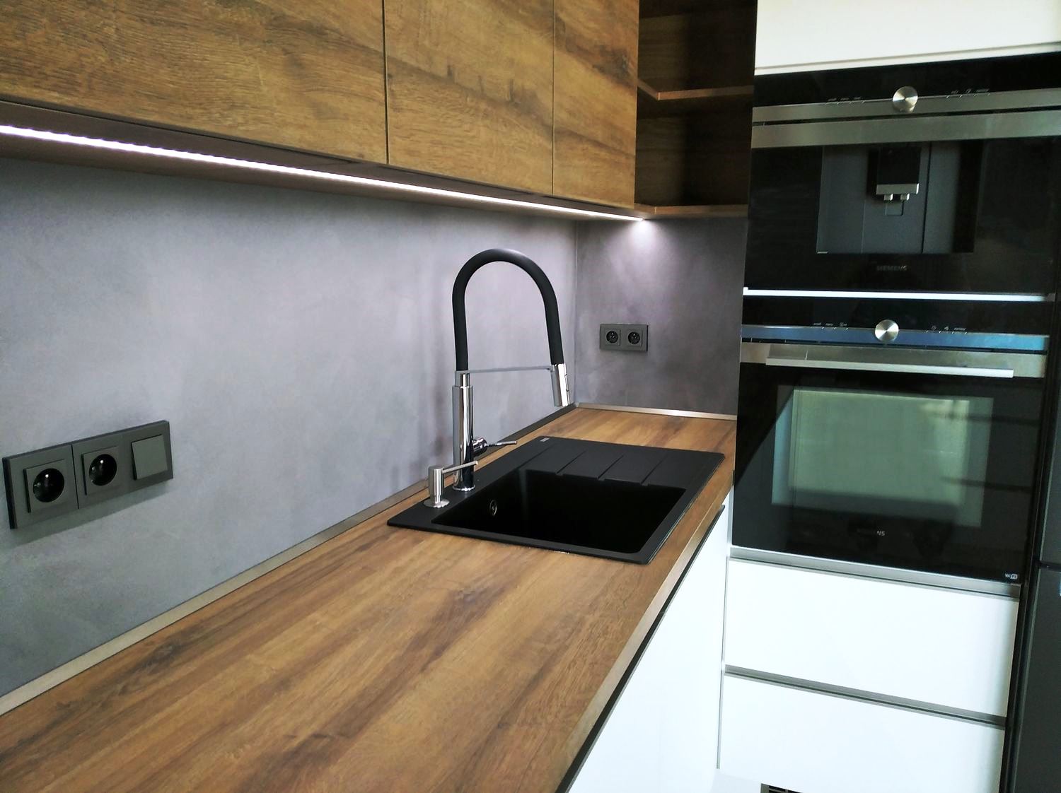 Kuchyňská linka bílá / dub Sherman