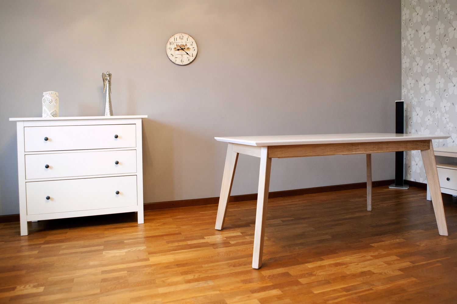 Jídelní stůl LONDON s bílou deskou