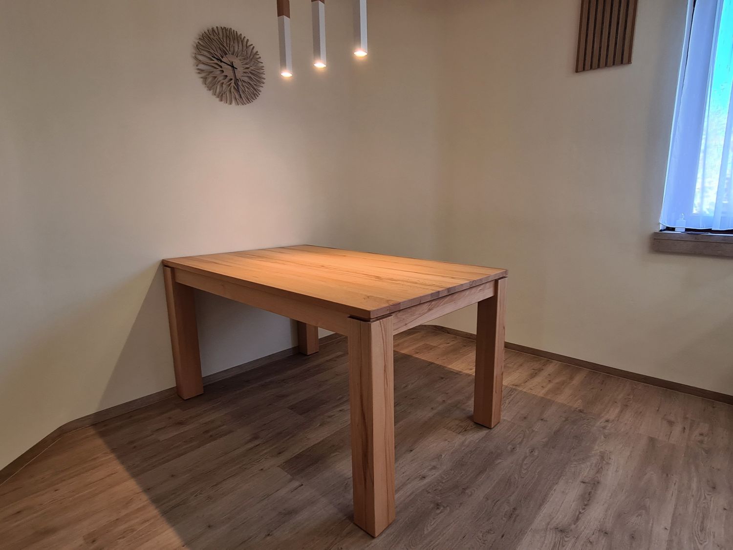 Jídelní stůl LUX masiv buk