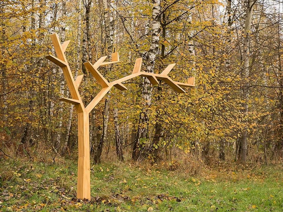 Police ve tvaru stromu