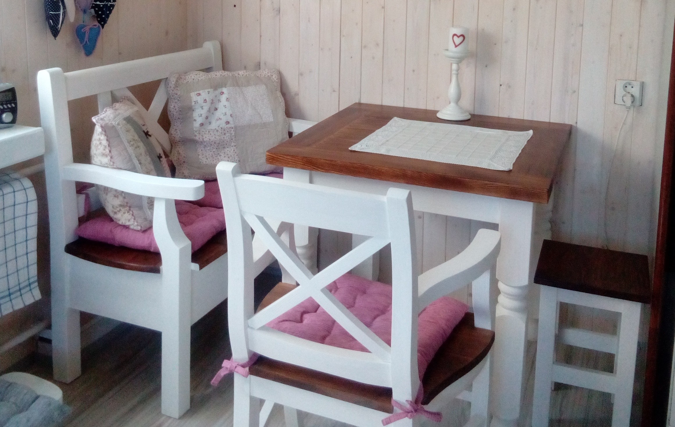 I malý jídelní stůl může hrát prim.