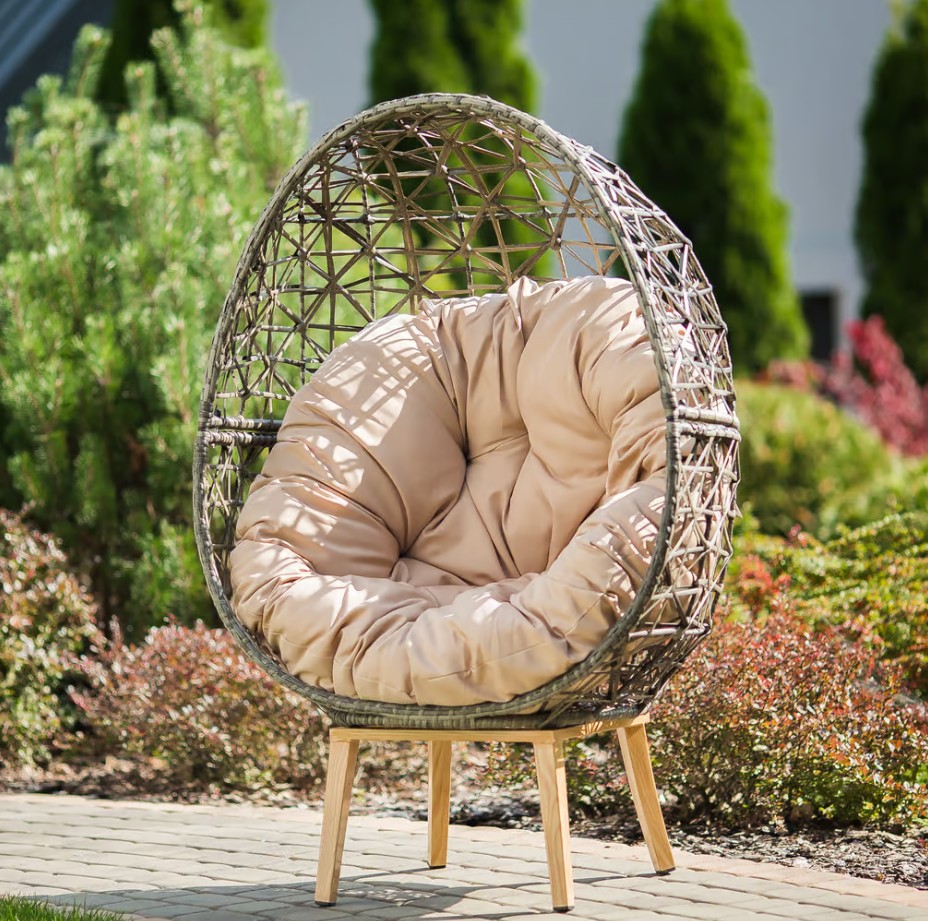 Jarní makeover pro váš venkovní prostor: Tipy pro vytvoření útulné zahrady