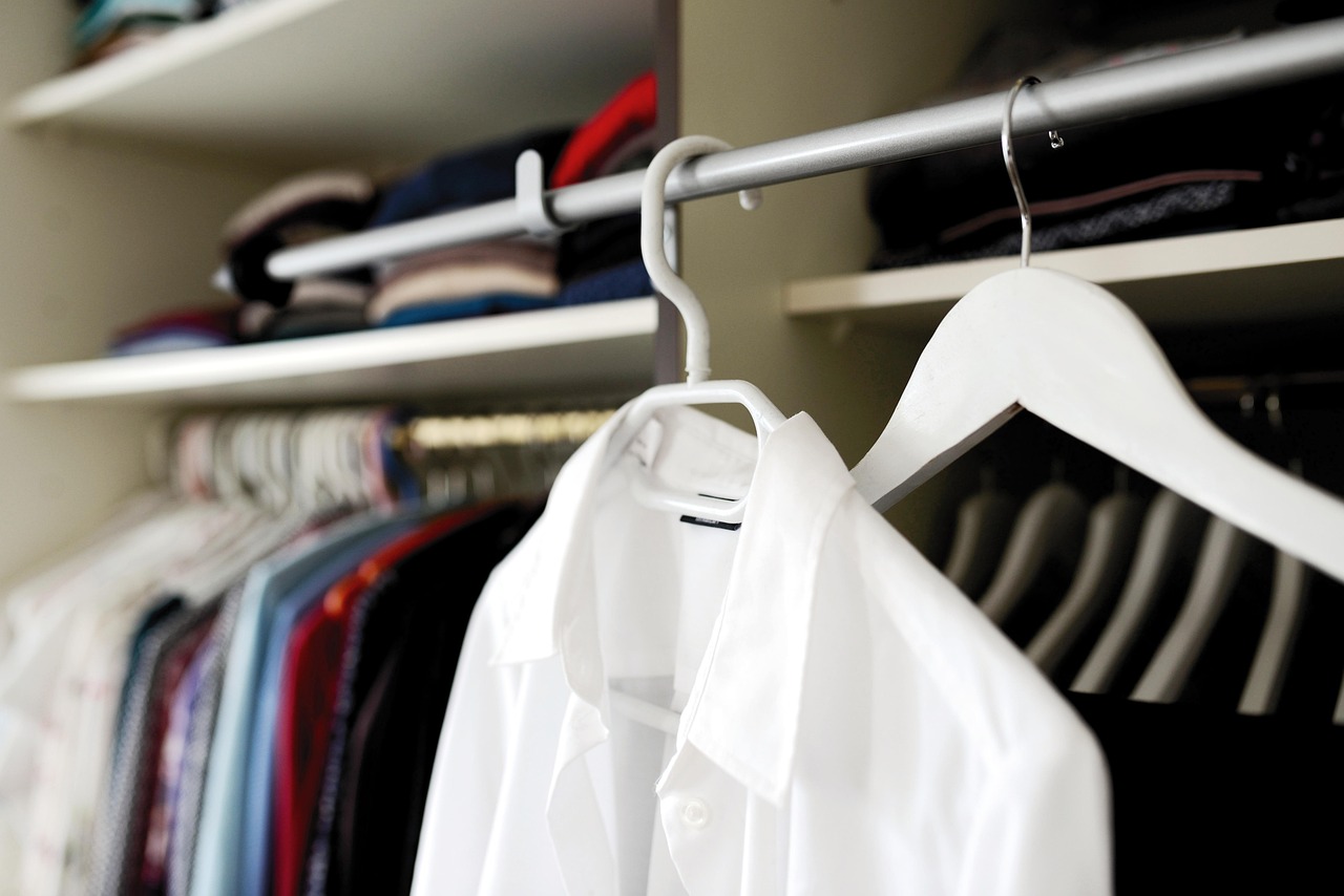wardrobe-5961193_1280