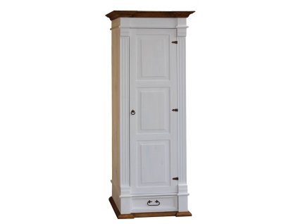 dřevěná skříň z masivu