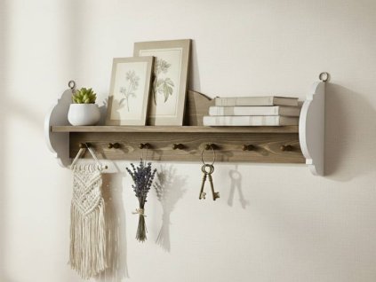 dřevěná police z masivu