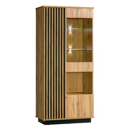 vitrína z drevotrisky se sklenenymi policemi