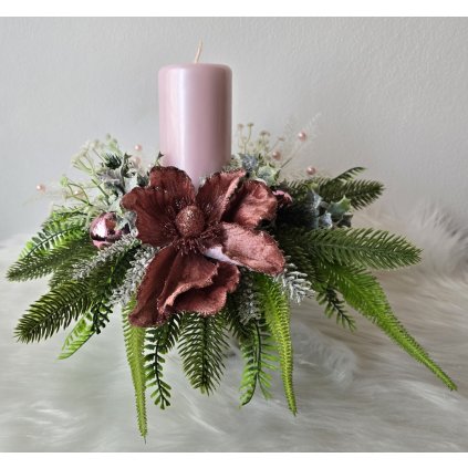 Vánoční svícen růžovo-měděný s květem a jehličím