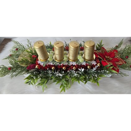 Adventní svícen se zlatými svíčkami a červenou poinsettií