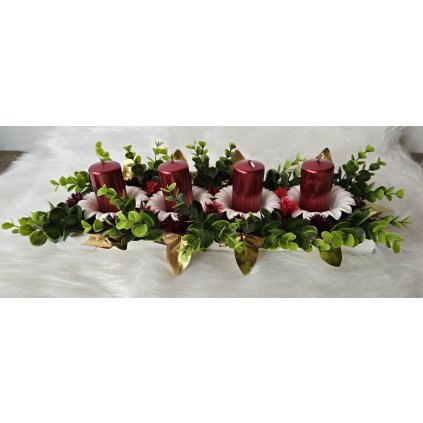 Adventní svícen vínový s bílými květy a zelení