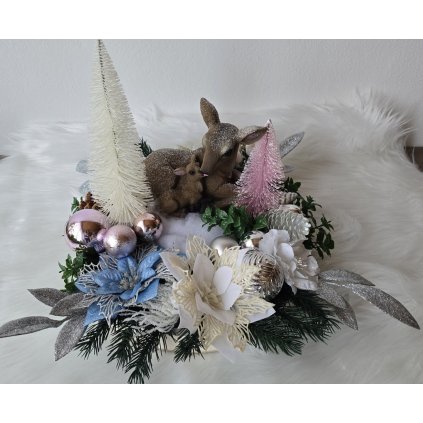 Vánoční dekorace se srnečkou – zimní aranže v pastelových barvách
