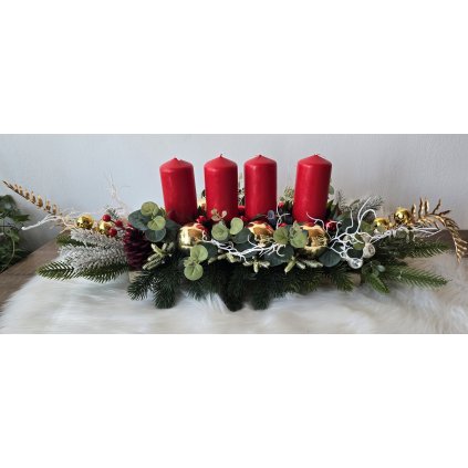 Adventní dekorace se 4 červenými svícemi – červeno-zlatá vánoční aranže
