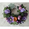 Vánoční věnec fialový s růžemi a ozdobami