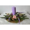 Adventní svícen v levandulových tónech s růží a zlatými detaily