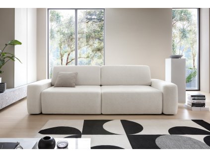 Rozkládací pohovka EASY SOFA ve světlém interiéru u okna, krémové čalounění, pohled zepředu.