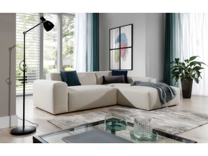 Rohová sedací souprava CLOUD 2BL+OBP ve světlém čalounění v moderním interiéru, tvar L s nízkým opěradlem a dekou, pohled z úhlu.