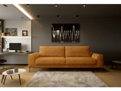 Hnědá pohovka DORZA Sofa v interiéru obývacího pokoje, celkový pohled