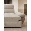 Boční pohled na lenošku a roh sedačky MILANO S ve světle béžové barvě v interiéru