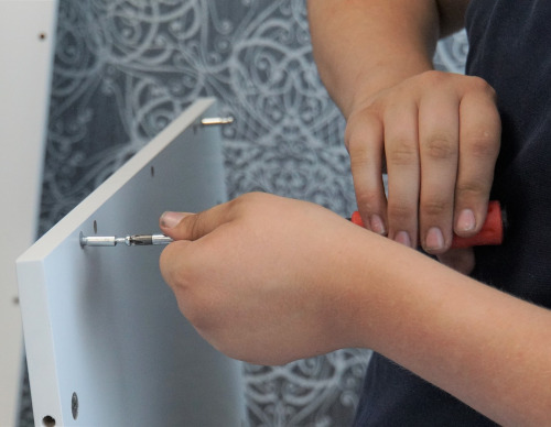 Tahák pro instalaci kuchyně