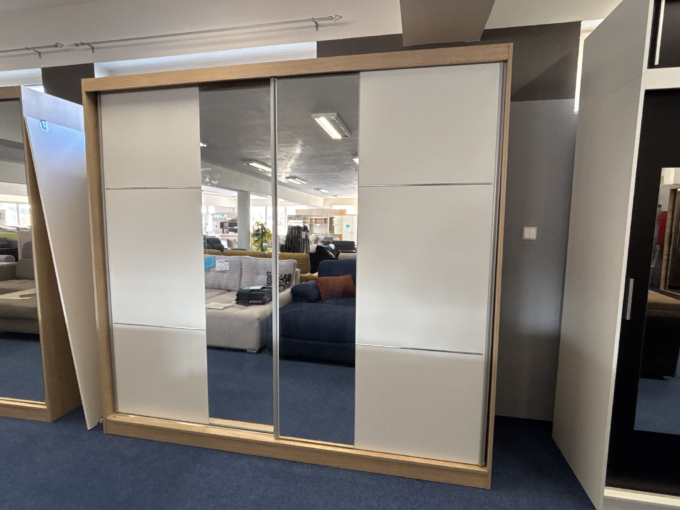 Šatní skříň Multi 23 - šířka 233 cm - Dub sonoma/bílá