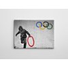 Obraz na plátně (70 x 100) Banksy Street Art – Olympijské kruhy