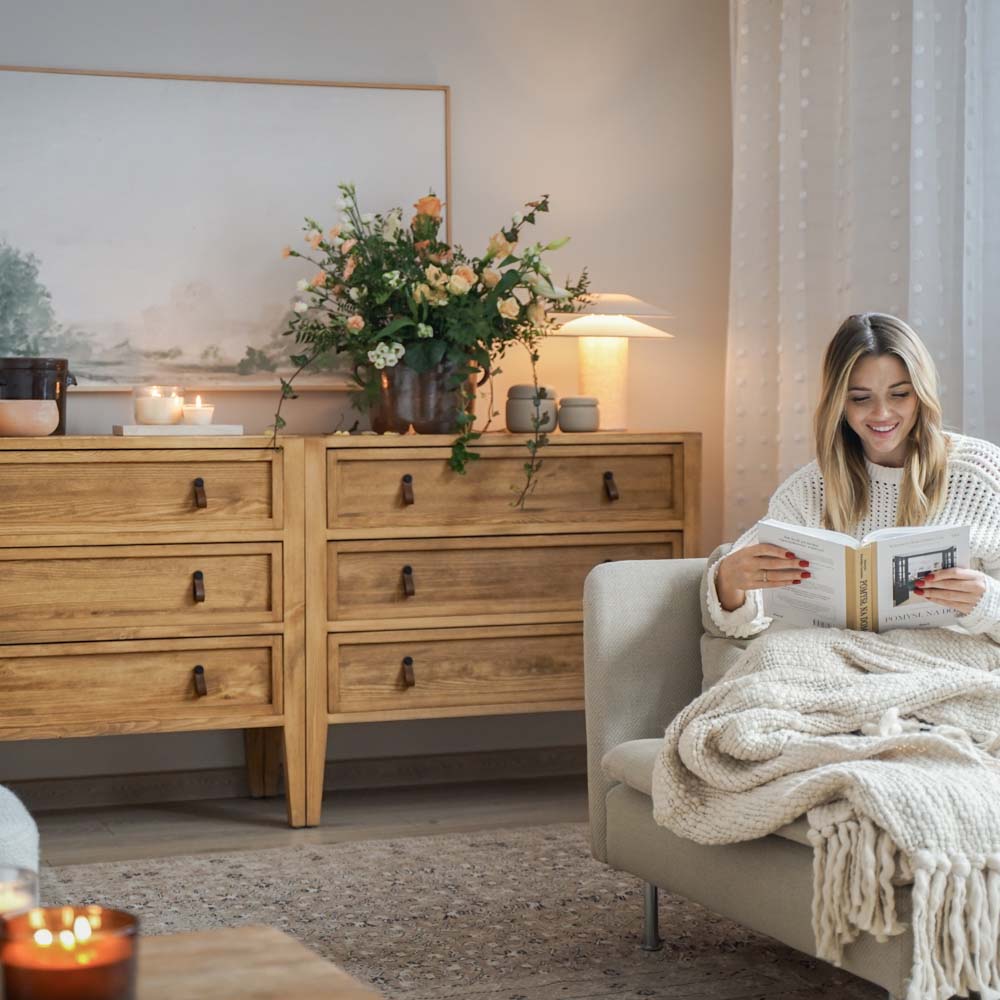 Komody: Pôvab a funkčnosť v interiéroch