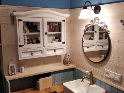 závěsná skříňka z masivu