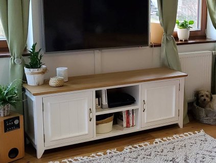 TV stolek Provence K13P s dubovou doskou biely (Barevné provedení Bílá)