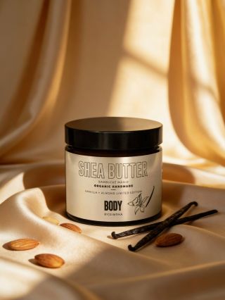 ✨ Jedno máslo. Nekonečná péče. A vůně, na které vzniká závislost. ✨ Pokud máš suchou, napjatou nebo citlivou pokožku,...