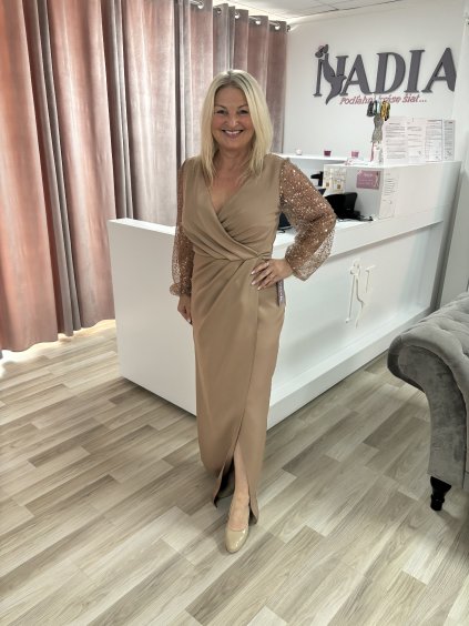 Dlhé šaty s trblietavými rukávmi