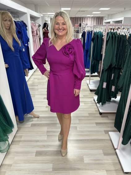 Krátke Flora šaty s ružou do "A" vo fuchsiovej farbe