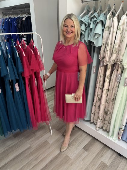 Midi šaty s trblietkami bez výstrihu so zlatou ozdobou v ružovej farbe