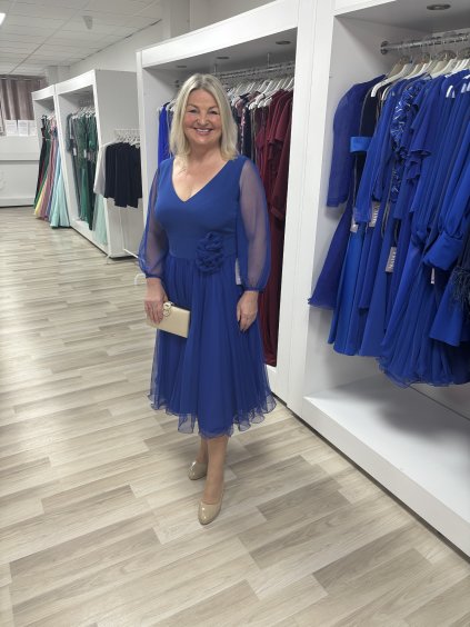 Midi modré tylové šaty s rukávčekom a ružou