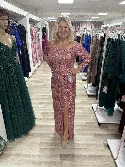 Dlhé šaty s flitrami v staroružovej farbe