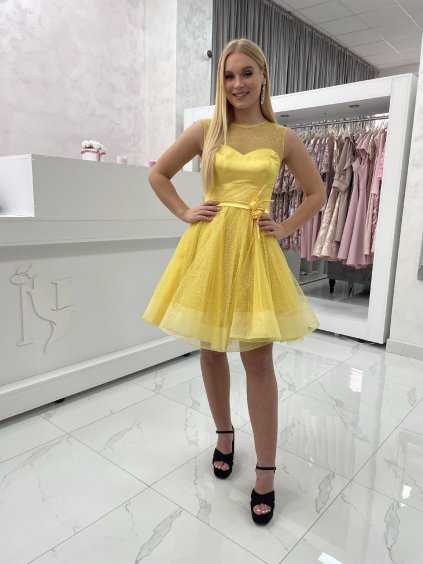 Krátke žlté šaty s tylovou sukňou