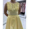 Dlhé žlté šaty s 3D kvetmi, kamienkami a perličkami