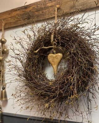 Jeden z nejoblíbenějších- březový, rozcuchaný. S láskou motaný. 🌱Pokud v dílně nebo na e-shopu www.nadivoko.com nenajdete...