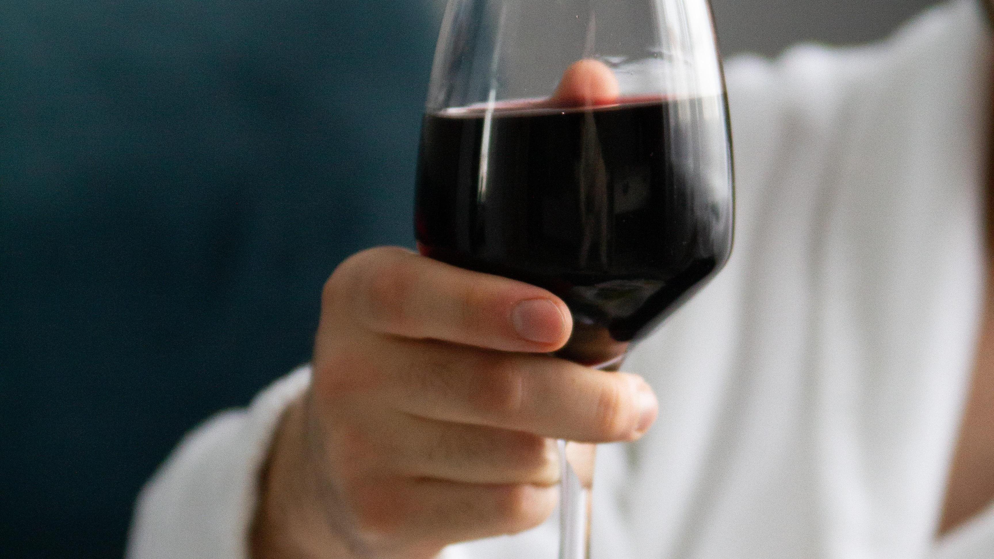 olgavolkovitskaia-red-wine-7010894