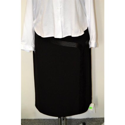 1452 Černá sukně zdobená saténovou stužkou - vel. 58