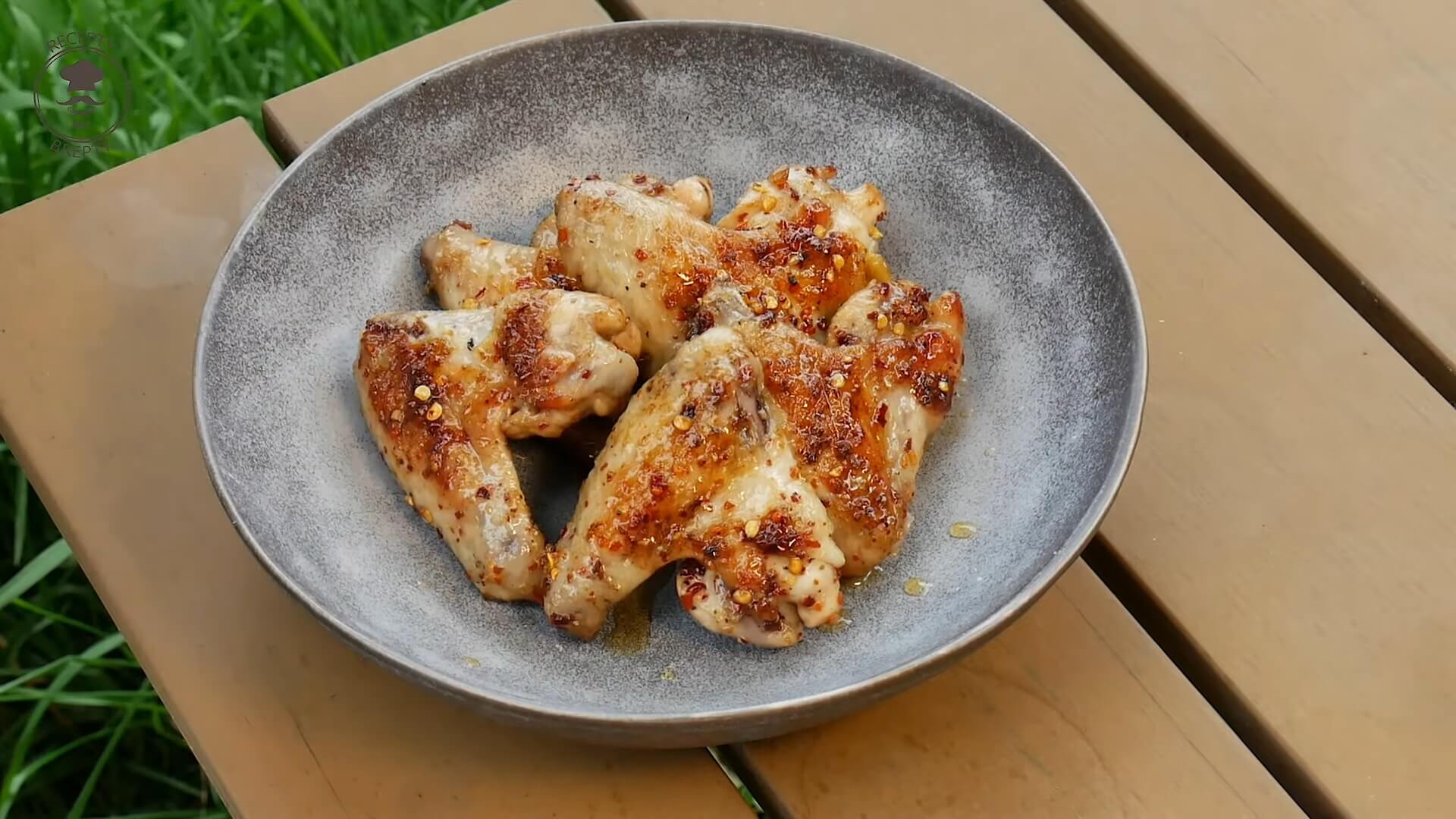 Kuřecí křídla na grilu se sladkokyselou pikantní zálivkou