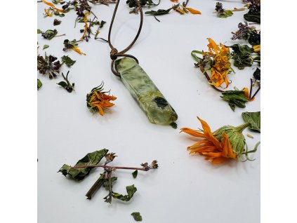 Prírodný náhrdeľník v harmónií s bylinkami