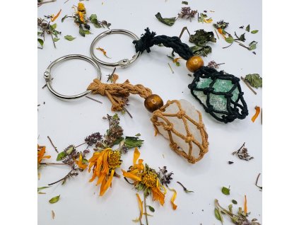 Makrame kľúčenka s prírodným kameňom