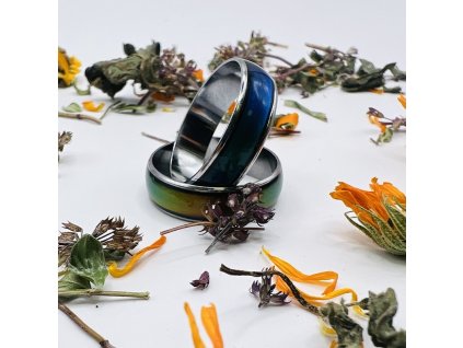 Prsteň zobrazujúci emócie