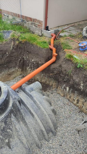 Fotogalerie - instalace nádrže na dešťovku 7000 litrů Atlantis