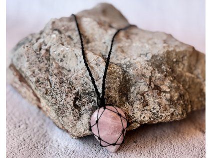 Prívesok s čipkou v tvare kvapky – RUŽOVÝ KREMEŇ