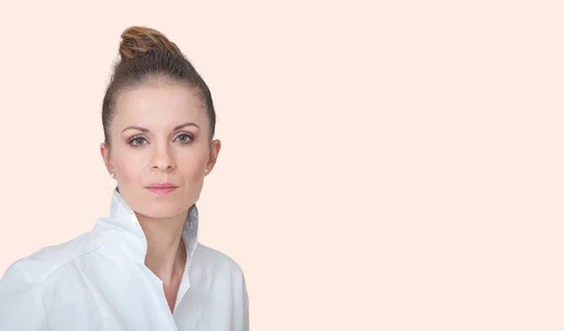 „Alespoň základní kosmetické přípravky by měly být stejně samozřejmé, jako třeba zubní pasta,” doporučuje kosmetička Lucie Urbánková