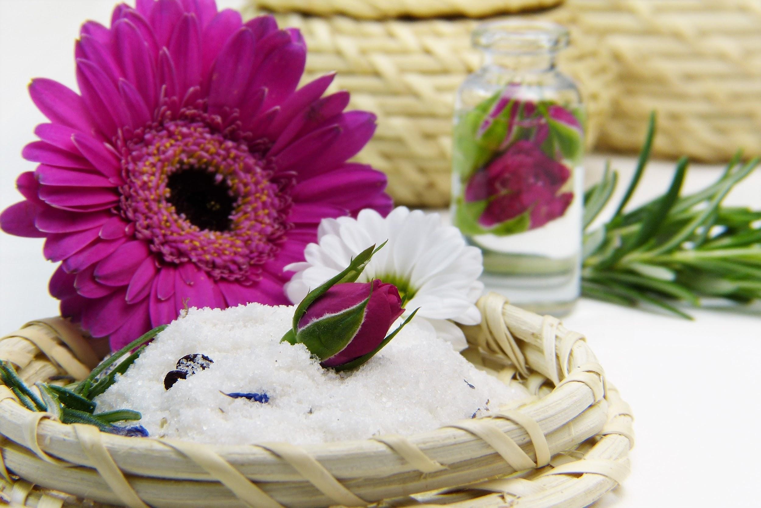 Micely (nielen) v kozmetike: všetko o ich rozdieloch a využití