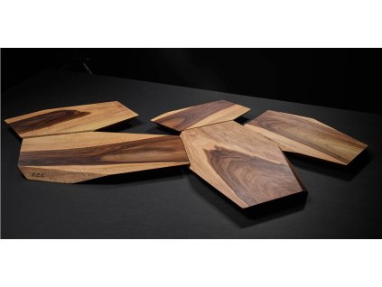 Ořechový krasavec M