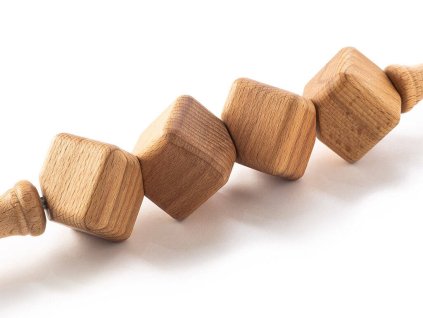 Masszázs fahenger kockákkal a maderoterápiához